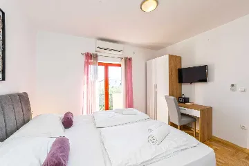 Family Villa with Heated Pool & Sauna in Sveti Filip i Jakov