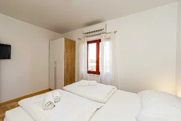 Family Villa with Heated Pool & Sauna in Sveti Filip i Jakov