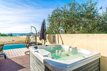 Family Villa with Heated Pool & Sauna in Sveti Filip i Jakov