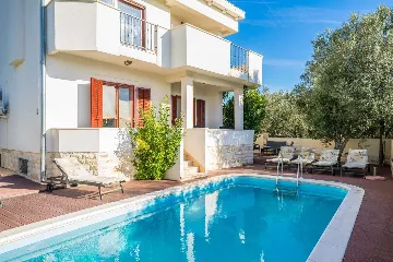 Family Villa with Heated Pool & Sauna in Sveti Filip i Jakov
