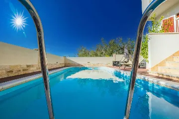 Family Villa with Heated Pool & Sauna in Sveti Filip i Jakov