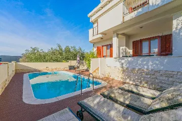 Family Villa with Heated Pool & Sauna in Sveti Filip i Jakov