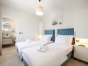 Villa in Privlaka for 8 with Heated Pool & Jacuzzi