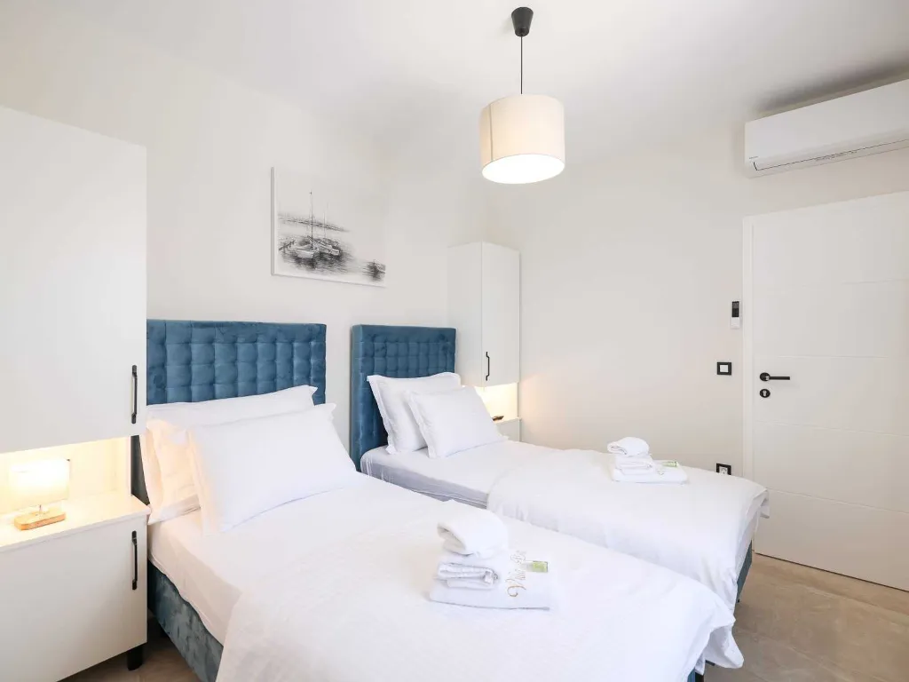 Villa in Privlaka for 8 with Heated Pool & Jacuzzi