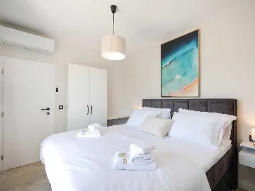 Villa in Privlaka for 8 with Heated Pool & Jacuzzi