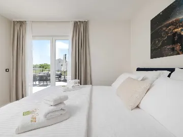 Villa in Privlaka for 8 with Heated Pool & Jacuzzi