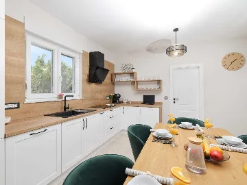 Villa in Privlaka for 8 with Heated Pool & Jacuzzi