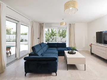 Villa in Privlaka for 8 with Heated Pool & Jacuzzi