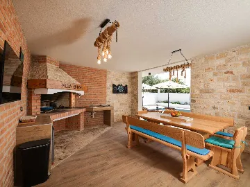 Villa in Privlaka for 8 with Heated Pool & Jacuzzi