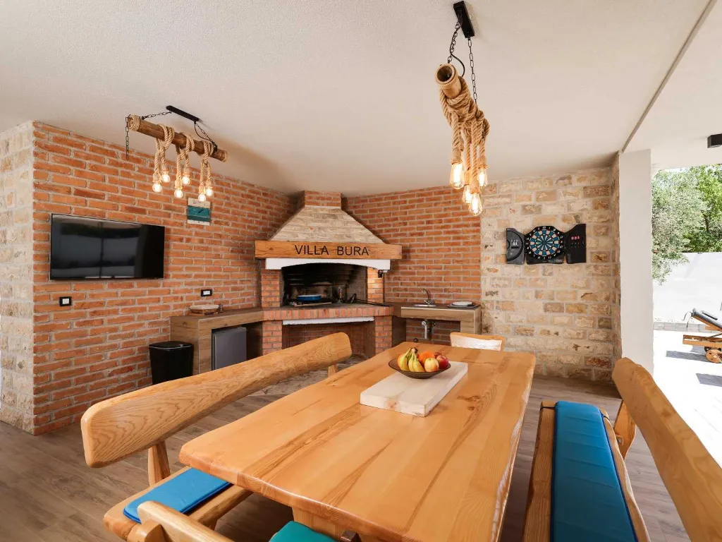 Villa in Privlaka for 8 with Heated Pool & Jacuzzi