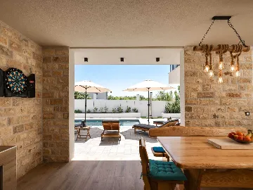 Villa in Privlaka for 8 with Heated Pool & Jacuzzi