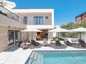 Villa in Privlaka for 8 with Heated Pool & Jacuzzi