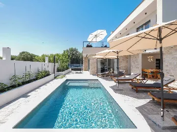 Villa in Privlaka for 8 with Heated Pool & Jacuzzi