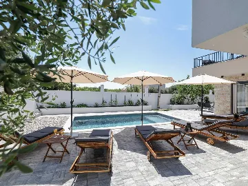 Villa in Privlaka for 8 with Heated Pool & Jacuzzi