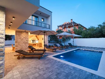 Villa in Privlaka for 8 with Heated Pool & Jacuzzi