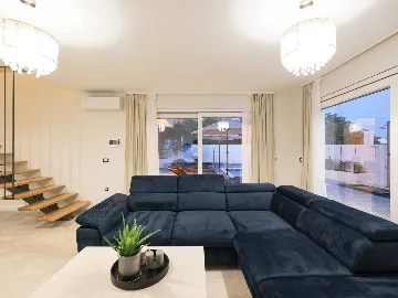 Villa in Privlaka for 8 with Heated Pool & Jacuzzi