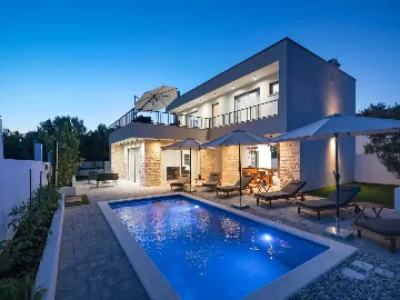 Villa in Privlaka for 8 with Heated Pool & Jacuzzi