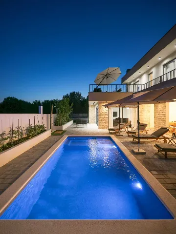 Villa in Privlaka for 8 with Heated Pool & Jacuzzi