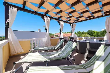 Privlaka Apartment with Private Jacuzzi & Sea View