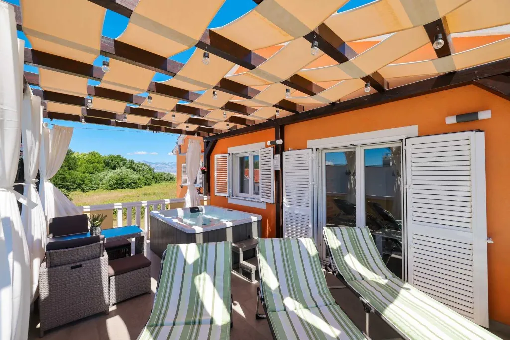 Privlaka Apartment with Private Jacuzzi & Sea View