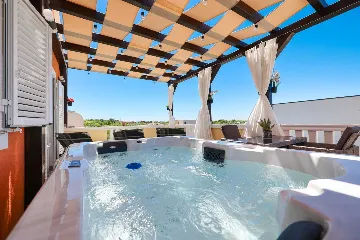 Privlaka Apartment with Private Jacuzzi & Sea View