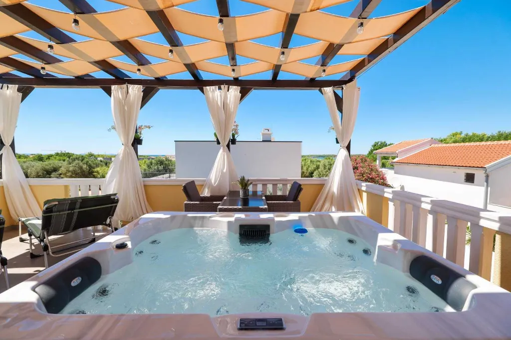 Privlaka Apartment with Private Jacuzzi & Sea View