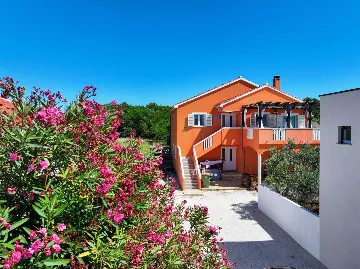 Privlaka 2-Bedroom Apartment for Up to 5