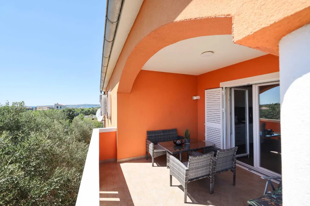 Privlaka 2-Bedroom Apartment for Up to 5