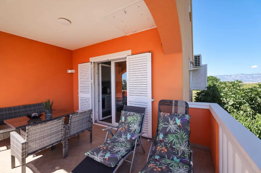 Privlaka 2-Bedroom Apartment for Up to 5