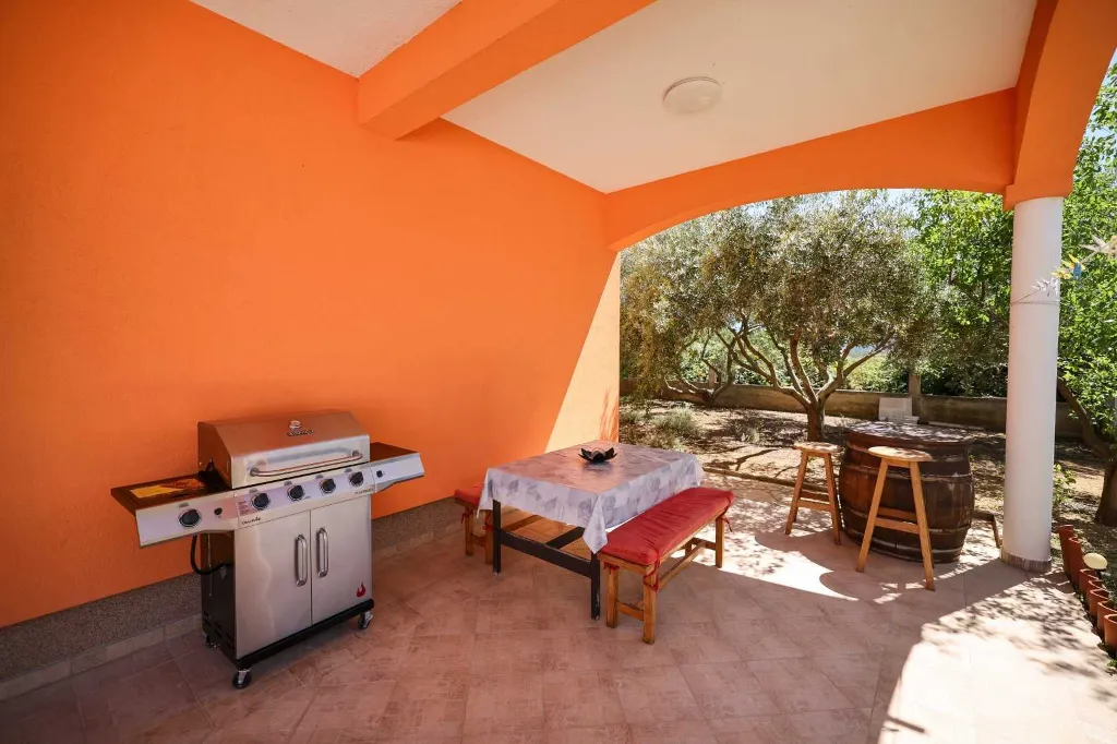 Privlaka 2-Bedroom Apartment for Up to 5