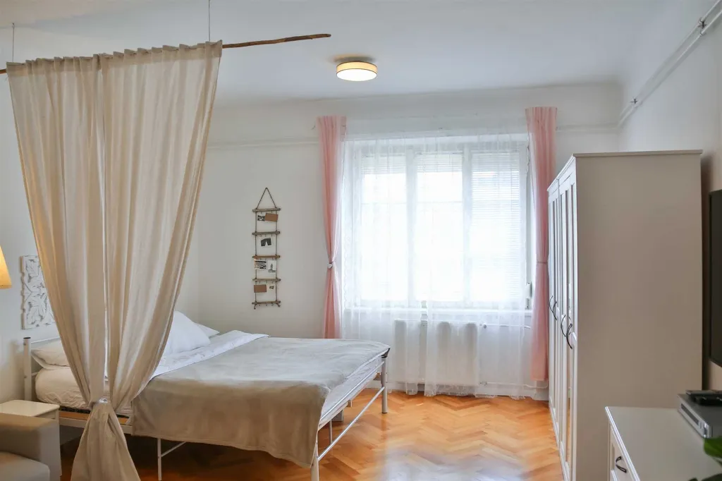 Ljubljana 2-Bedroom Apartment for up to 5