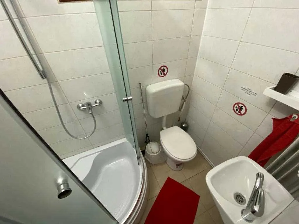 5-Bedroom House in Ljubljana for Up to 12 Guests