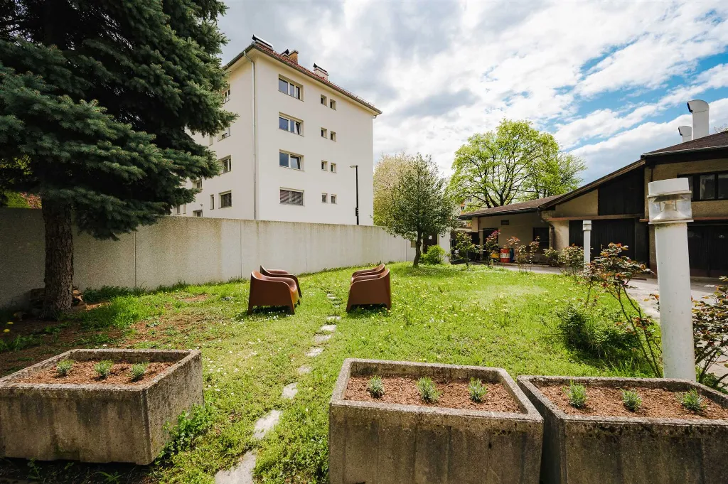 5-Bedroom House in Ljubljana for Up to 12 Guests