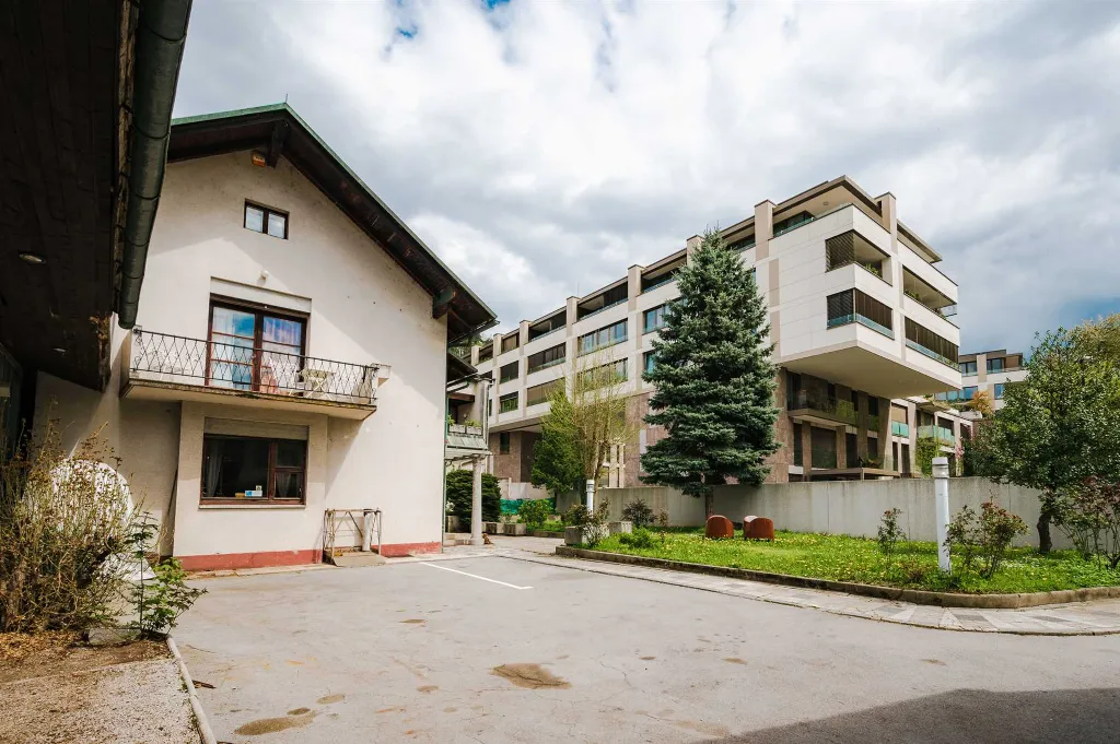 5-Bedroom House in Ljubljana for Up to 12 Guests