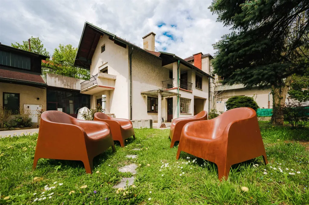5-Bedroom House in Ljubljana for Up to 12 Guests
