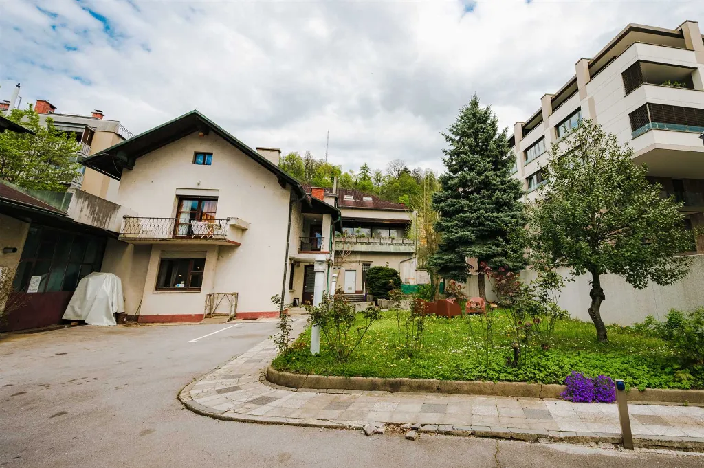 5-Bedroom House in Ljubljana for Up to 12 Guests