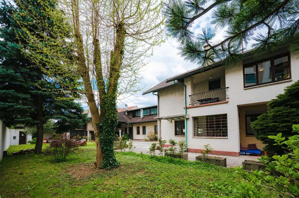 5-Bedroom House in Ljubljana for Up to 12 Guests