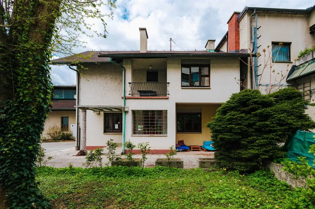 5-Bedroom House in Ljubljana for Up to 12 Guests