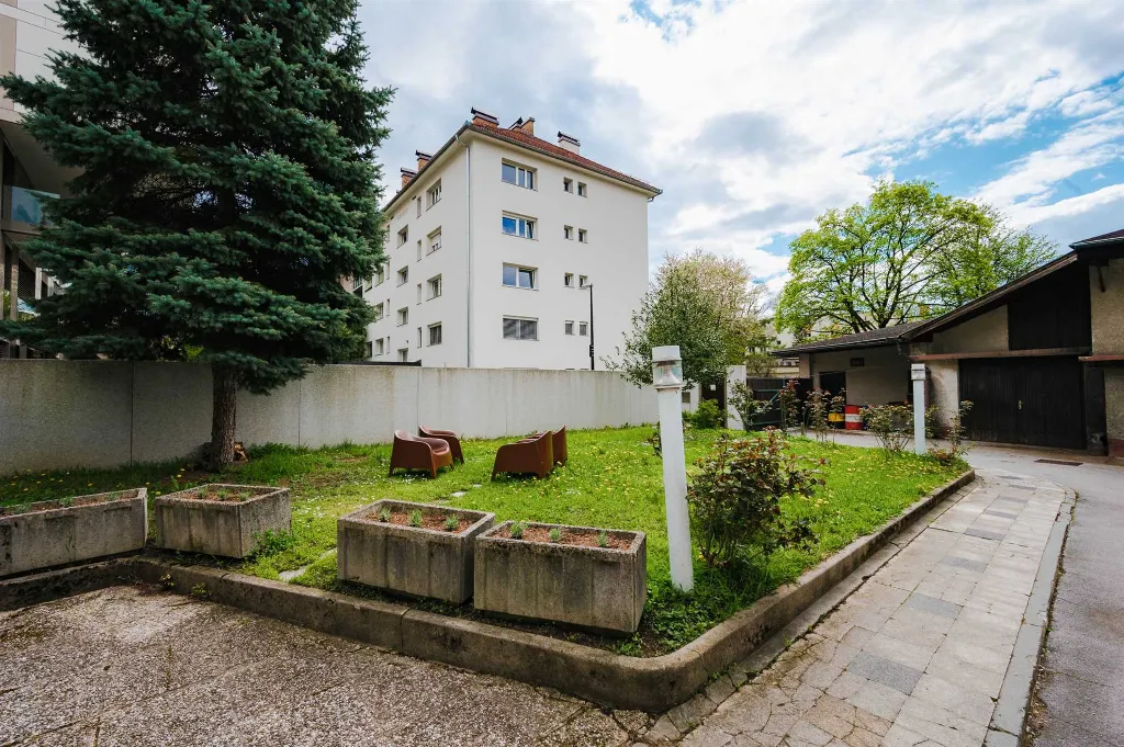 5-Bedroom House in Ljubljana for Up to 12 Guests