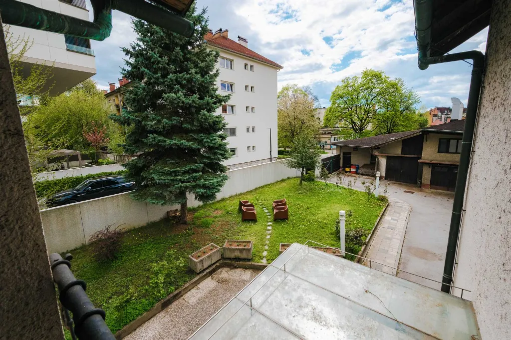 5-Bedroom House in Ljubljana for Up to 12 Guests