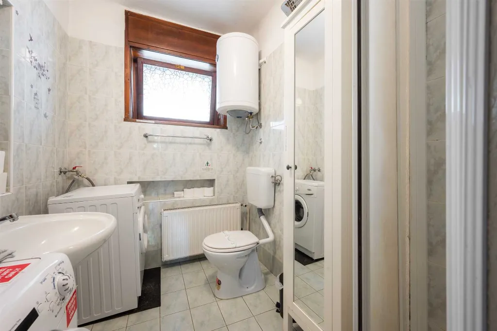 5-Bedroom House in Ljubljana for Up to 12 Guests