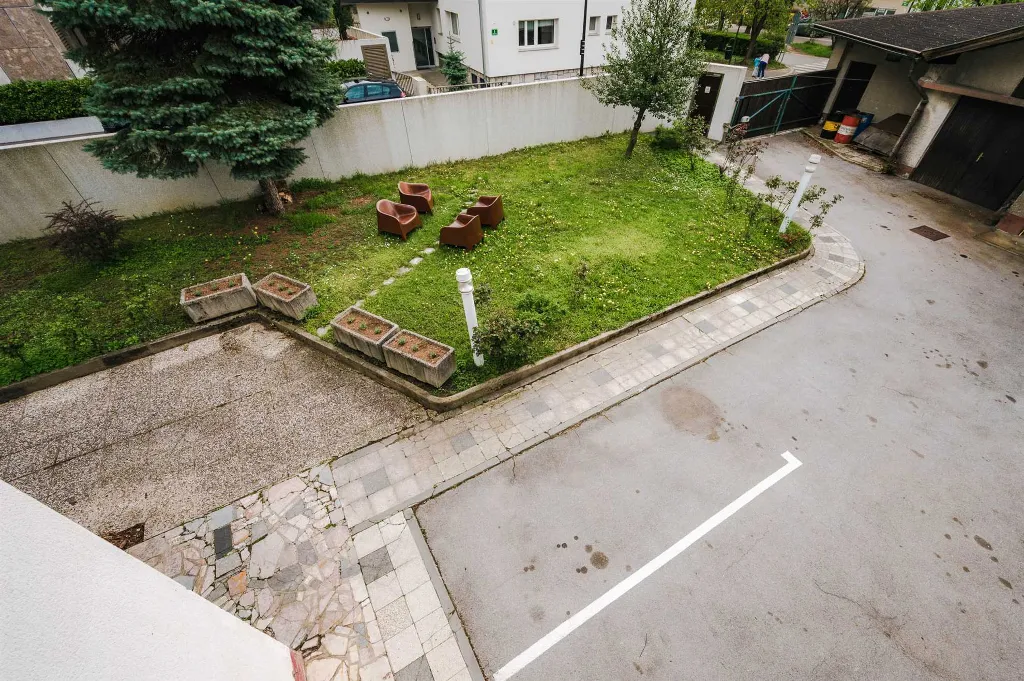 5-Bedroom House in Ljubljana for Up to 12 Guests