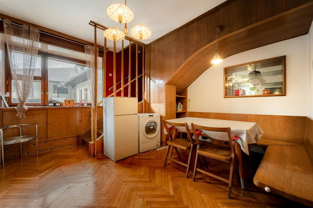 5-Bedroom House in Ljubljana for Up to 12 Guests