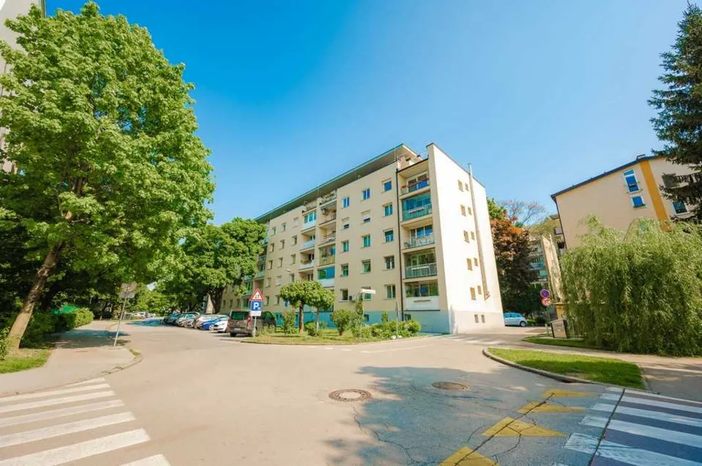 Two-Bedroom Apartment in Ljubljana for Up to 5