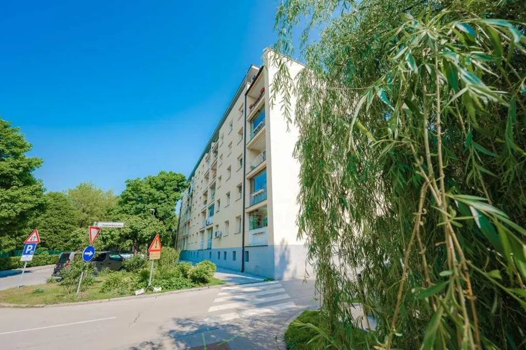 Two-Bedroom Apartment in Ljubljana for Up to 5