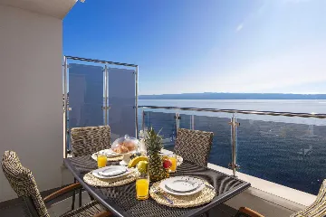 Podstrana 2-Bedroom Apartment with Private Cove