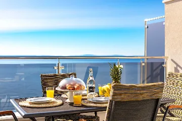 Podstrana 2-Bedroom Apartment with Private Cove