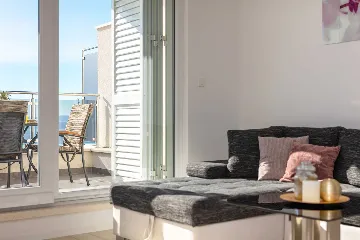 Podstrana 2-Bedroom Apartment with Private Cove