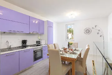 Podstrana 2-Bedroom Apartment with Private Cove