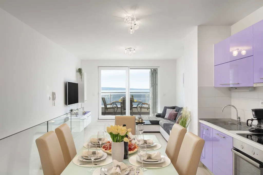 Podstrana 2-Bedroom Apartment with Private Cove